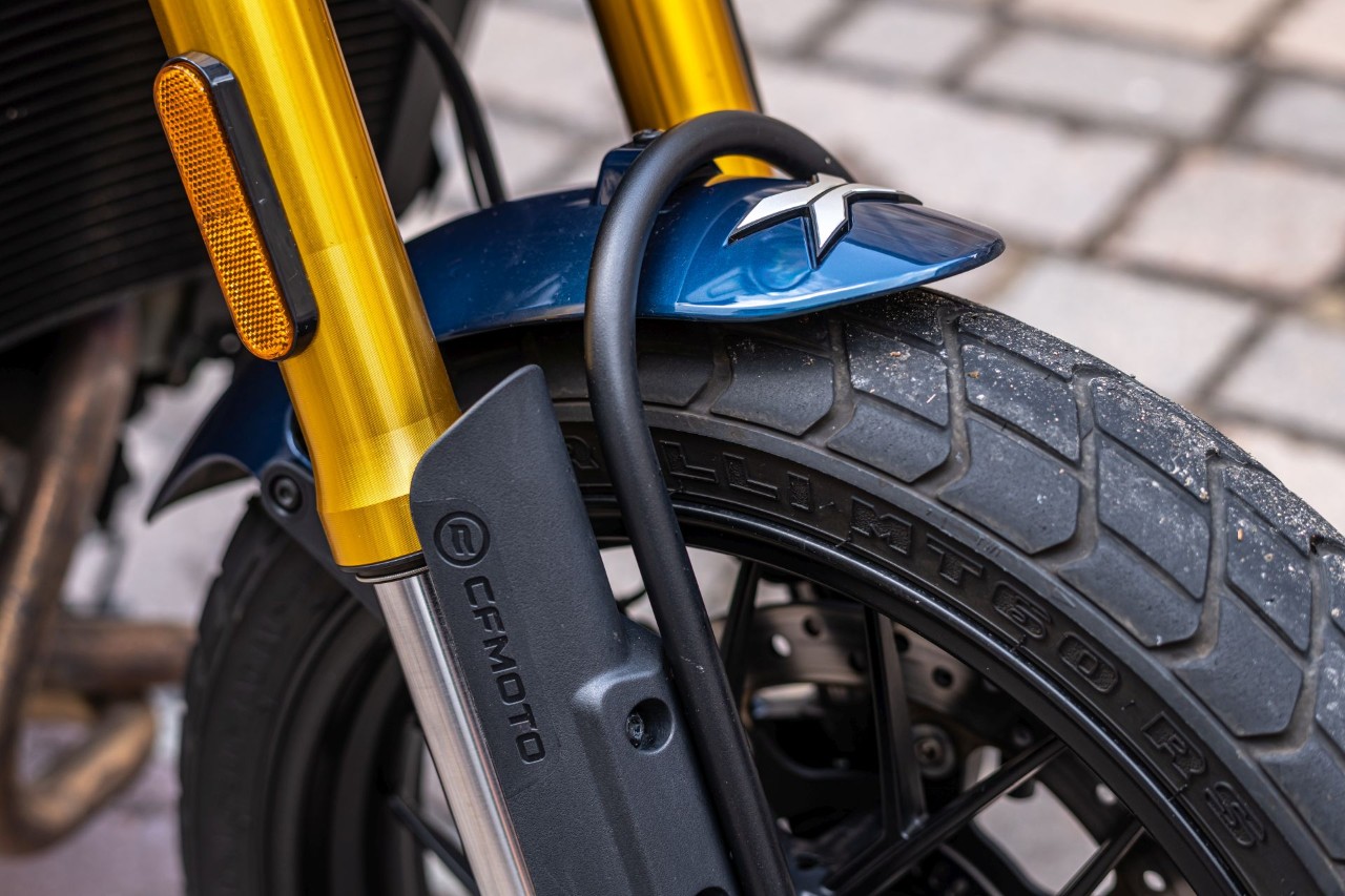 Benelli Leoncino 800 VS CFMOTO 700CL-X Heritage: prova a prendermi!